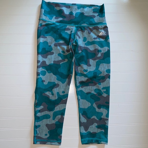 adidas Pants - Adidas athletic Capri pants camo